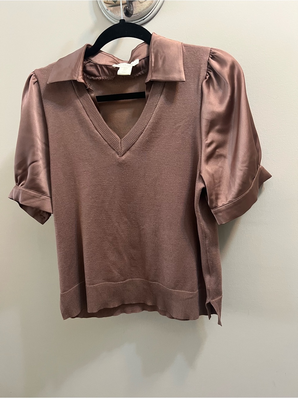 Cynthia Rowley Women’s V-Neck Puff Sleeve Knit Top in Dark Mauve Size Large